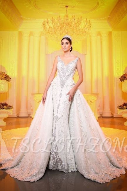 Luxuriöses Meerjungfrau-Brautkleid mit V-Ausschnitt und langem Sweep-Zug