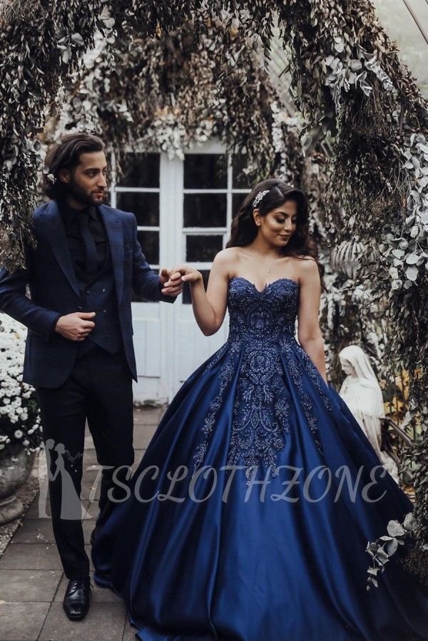 Charming Sweetheart Sleeveless Lace Appliques Navy Blue Wedding Party Gown