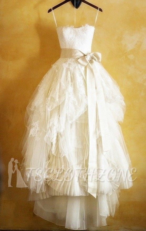 Niedliche, taillierte Spaghetti-Träger-Spitze-Hochzeitskleider Tüll Beliebte abgestufte, bescheidene Brautkleider mit Bowknot