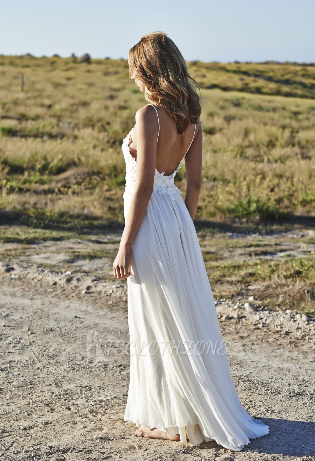 Spaghetti Straps Beach Wedding Dresses 2022 V-neck Open Back Chiffon Bridal Gown
