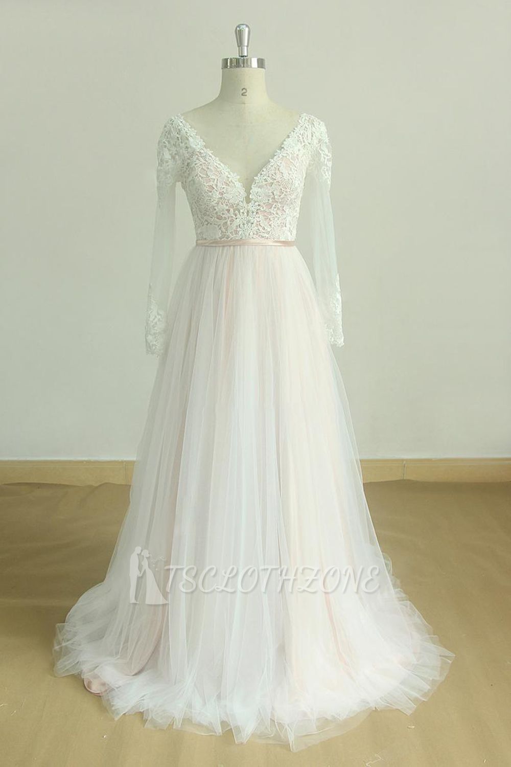Stilvolles Langarm-Hochzeitskleid aus Tüll mit V-Ausschnitt | Weiße Applikationen A-Linie Brautkleider