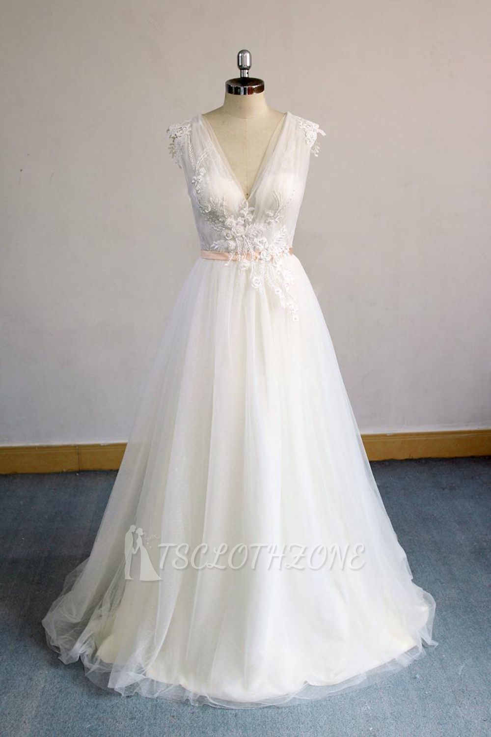 Wunderschönes ärmelloses Brautkleid in A-Linie mit V-Ausschnitt | Champgne-Tüll-Brautkleider mit Applikationen