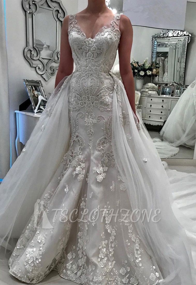 Stunning V-Neck Sleeveless Ruffles Lace Appliques Wedding Bridal Gowns