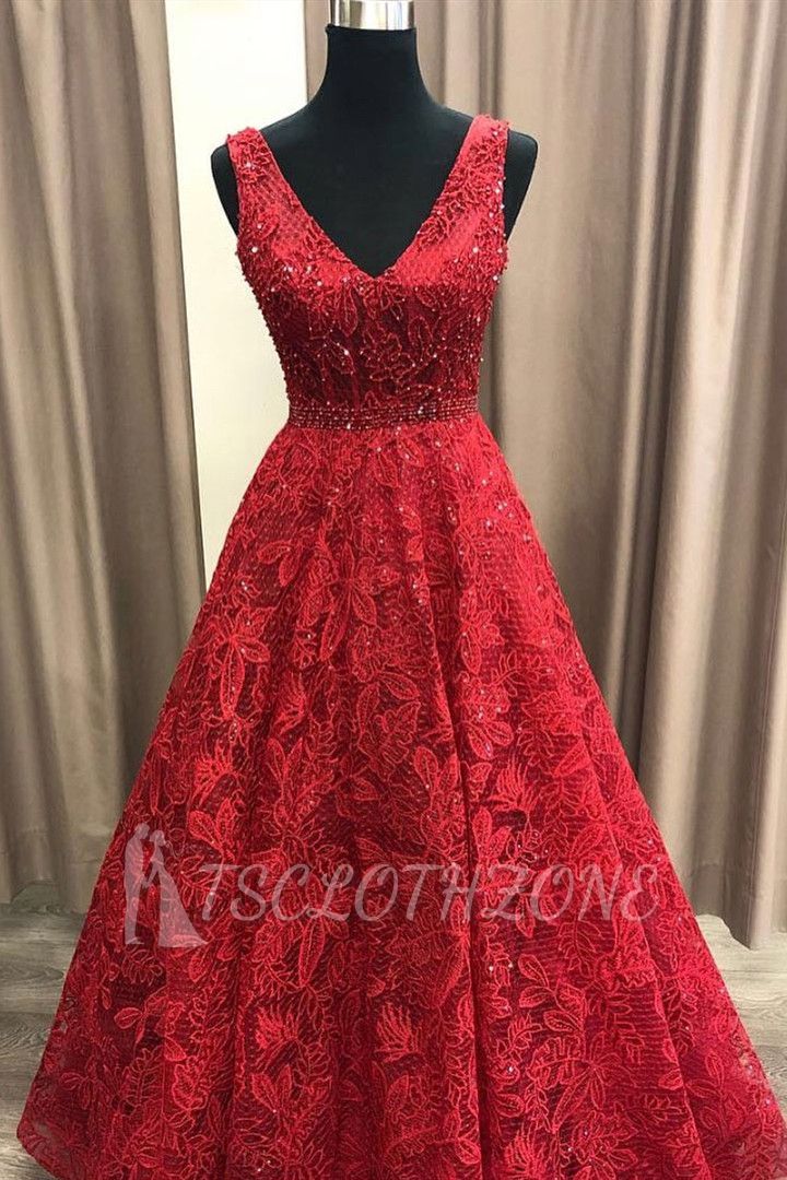 Charmantes ärmelloses Abendkleid mit V-Ausschnitt | Erschwingliche rote Spitze, die langes Abschlussball-Kleid bördelt