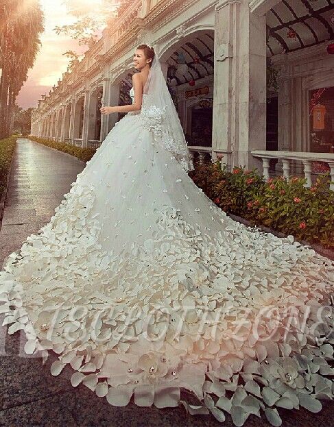 Gorgeous Sweetheart Crystal Wedding Dress Cathedral Train Flowers Bridal Gown