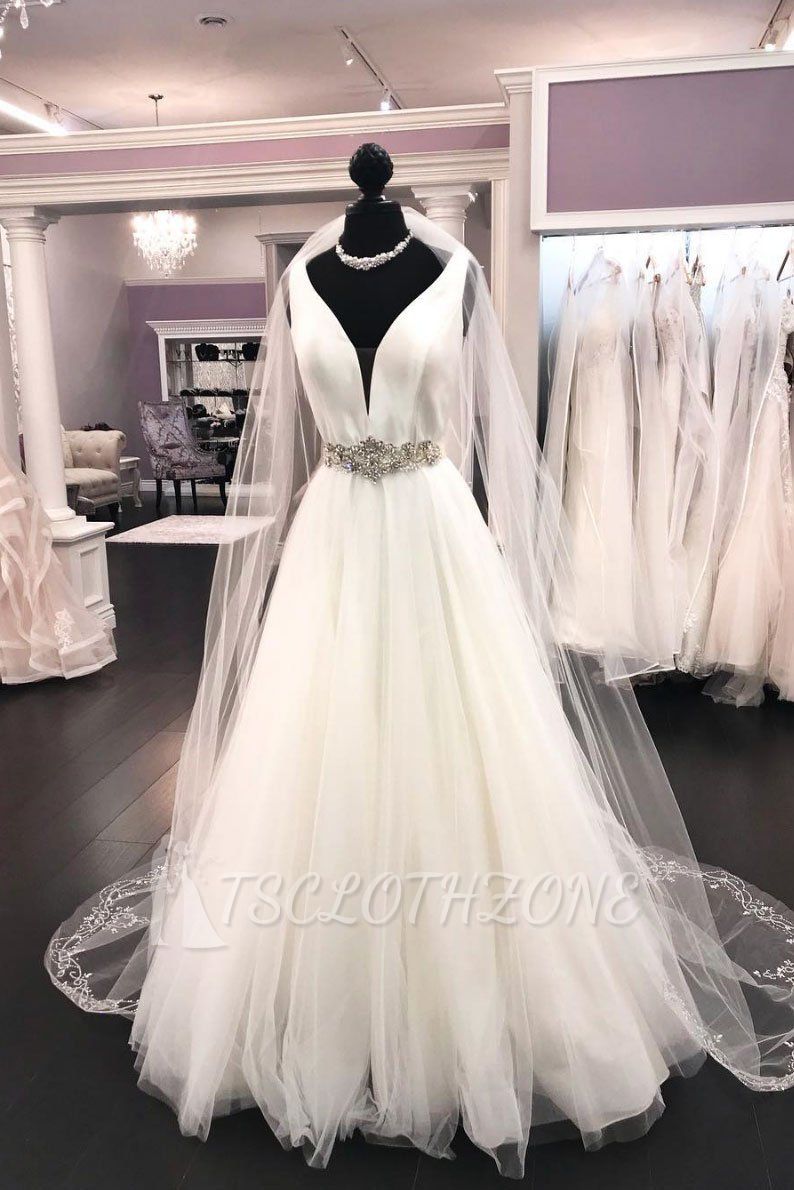 TsClothzone Elegantes weißes Satin-Tüll-Hochzeitskleid mit V-Ausschnitt, lange Halter-Brautkleider im Angebot