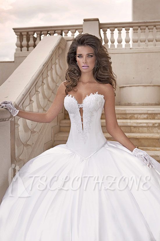 Gorgeous Sweetheart Satin Bridal Dresses 2022 White Applique Chapel Train Ball Gowns