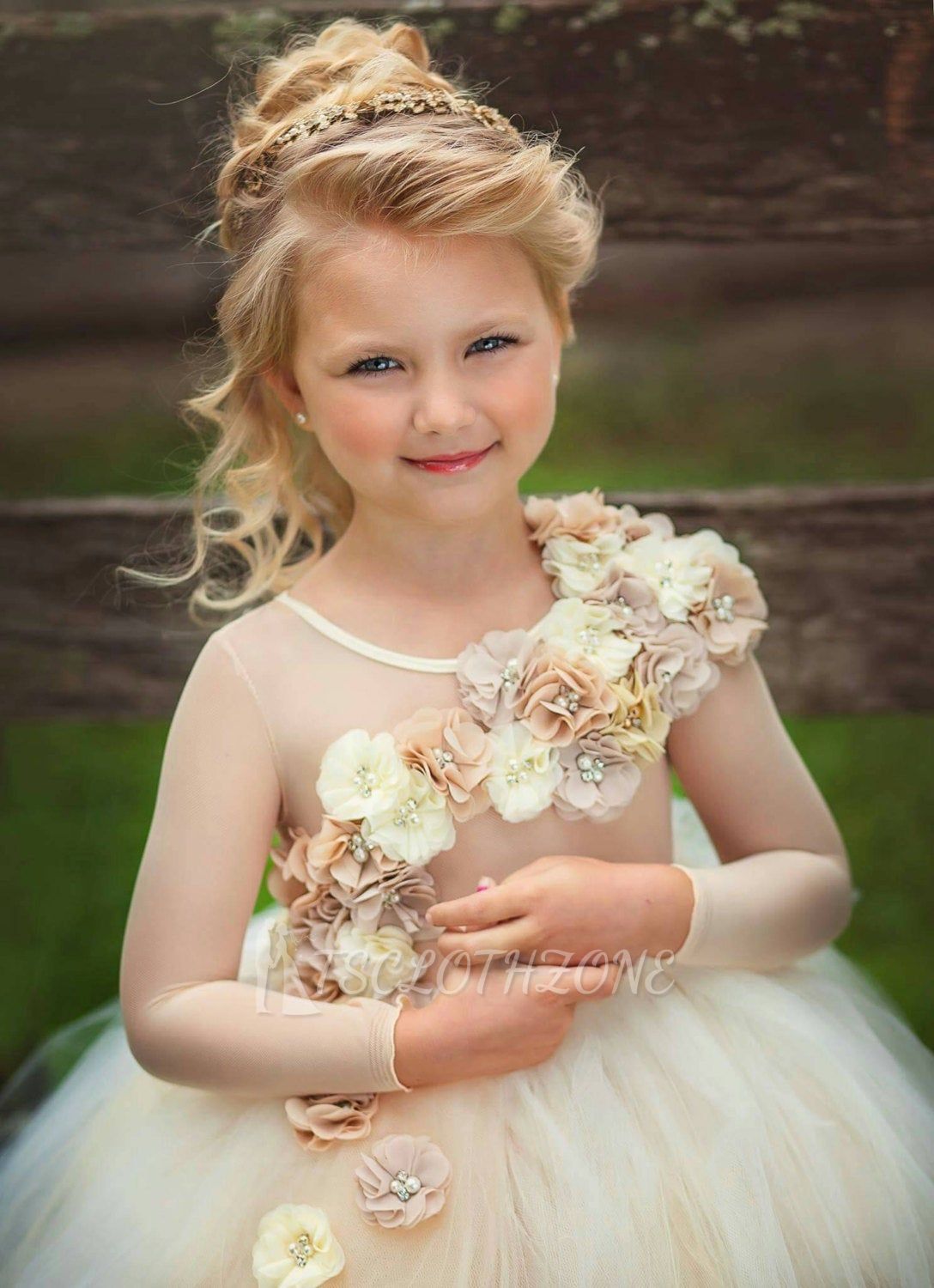 Wunderschöne Juwel schiere lange Ärmel geschwollene Tüll Blumenmädchenkleider mit handgefertigten Blumen | Bodenlangen kleines Mädchen Festzug Kleid