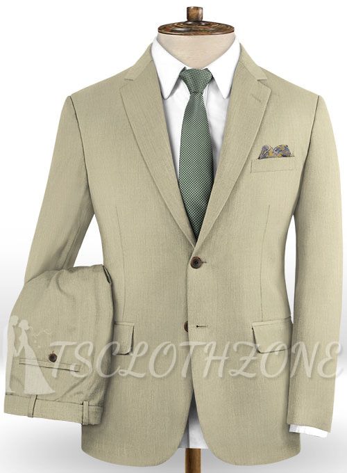 Anzug aus beigefarbener Wolle mit fallendem Revers im Retro- und modernen Stil