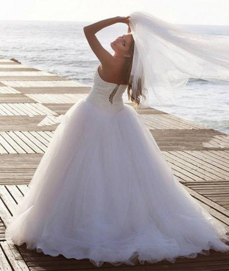Neues Ankunfts-Schatz-Tüll-Hochzeitskleid mit Perlenstickereien Elegante Sweep-Zug-Brautkleider_3