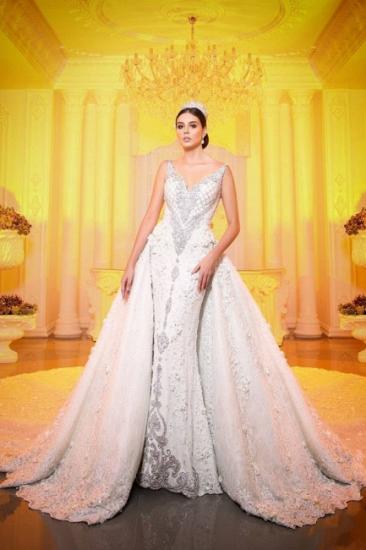 Luxuriöses Meerjungfrau-Brautkleid mit V-Ausschnitt und langem Sweep-Zug