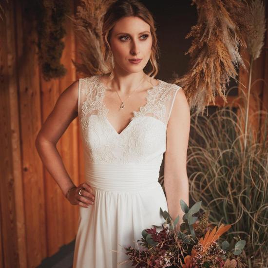 Sleeveless Simple Wedding Dress V-Neck Chiffon Bridal Dress Floor Length_2