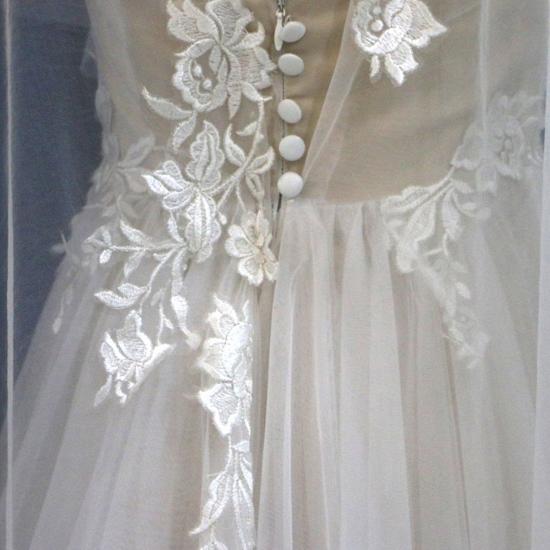 TsClothzone Glamouröses weißes Tüll-Strand-Hochzeitskleid mit V-Ausschnitt A-Linie Blumen-Brautkleider im Angebot_6