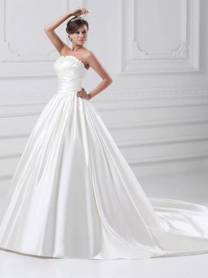 Ballkleid-Hochzeitskleid in Übergröße, trägerloses, trägerloses Satin-Brautkleid mit Hofschleppe_2