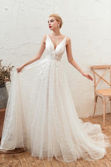 Harlan | Schickes, tiefes Brautkleid aus weißem Tüll mit V-Ausschnitt und offenem Rücken und Schleppe