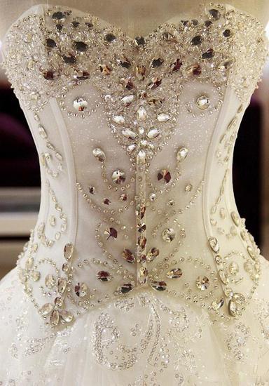 Wunderschönes Brautkleid mit funkelnden Kristallen, das Pailletten-Prinzessin-Brautkleider bördelt