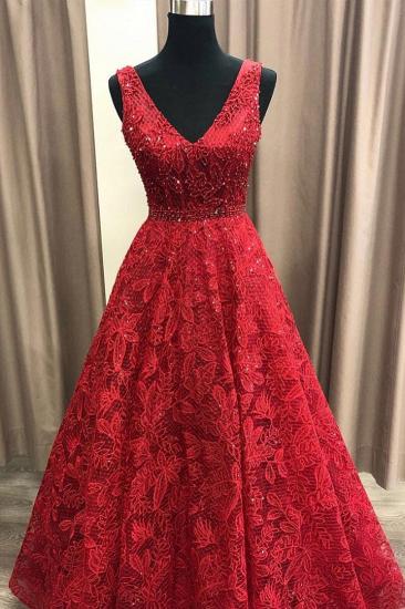 Charmantes ärmelloses Abendkleid mit V-Ausschnitt | Erschwingliche rote Spitze, die langes Abschlussball-Kleid bördelt_1