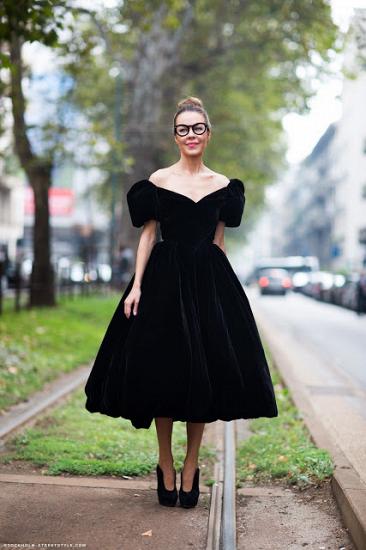 Modern Off-the-shoulder Black Princess Prom Dress Zipper Tea-length_1