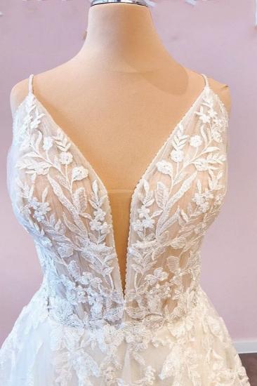 Weißes Brautkleid mit Spaghettiträgern, tiefes Tüll-Brautkleid mit doppeltem V-Ausschnitt und floralen Spitzenapplikationen_3