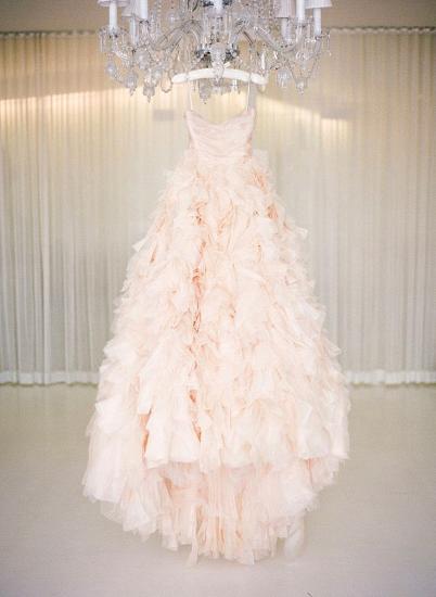 Romantisches errötendes rosa Rüschen-gestuftes Hochzeits-Kleid A-Linie nette populäre maßgeschneiderte Organza-formale Brautkleider