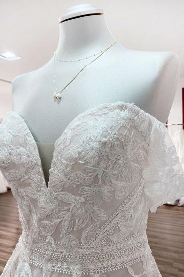 Stilvolles, schulterfreies Aline-Hochzeitskleid mit floralen Spitzenapplikationen, rückenfreies Brautkleid_4