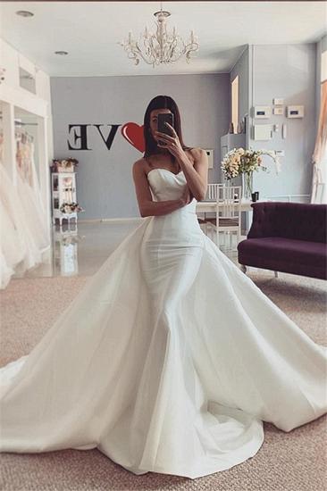 Trägerloses weißes Meerjungfrau-Brautkleid mit trendigem Überrock