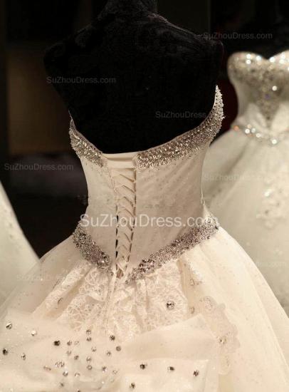 2022 Sweetheart Ballkleid Glänzende Brautkleider SpitzeApplique Gericht-Zug-Perlen-Hochzeitskleid mit Bowknot_5