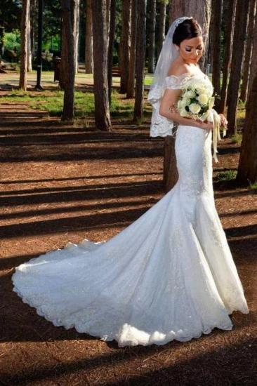 Wunderschönes schulterfreies Brautkleid im Meerjungfrau-Stil mit Spitzenapplikationen