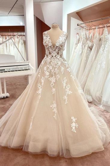 Elegant Sleeveless Tulle A-line Wedding Dress with Sweep Train_1