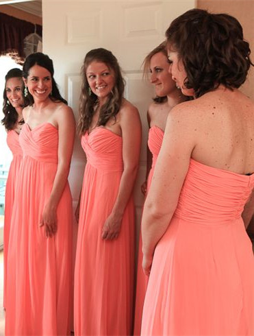 Chiffon-Schatz Günstige lange Brautjungfernkleider Einfache bodenlange Brautkleider in Übergröße unter 100