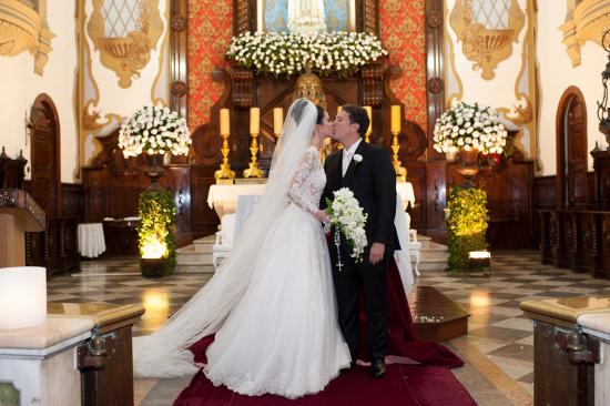 A-Line Elegant Long Sleeve Lace Bridal Gowns V-Neck Sweep Train Plus Size Wedding Dress_4