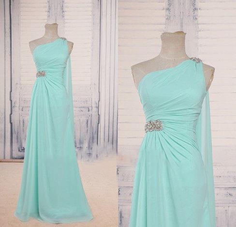 Hellgrüne One-Shoulder 2022 Elegante lange Abendkleider mit Taillenrüschen Perlenstickerei Ballkleider_3