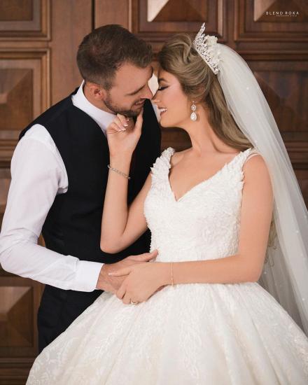Stunning Sleeveless White Garden Ball Gown Aline Wedding Dress with Floral Lace Appliqué_7