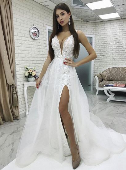 Glamouröses weißes Brautkleid mit geteiltem Tüll und V-Ausschnitt vorne | 2022 Bodenlanges Spitzenapplikationsstrand-Brautkleid