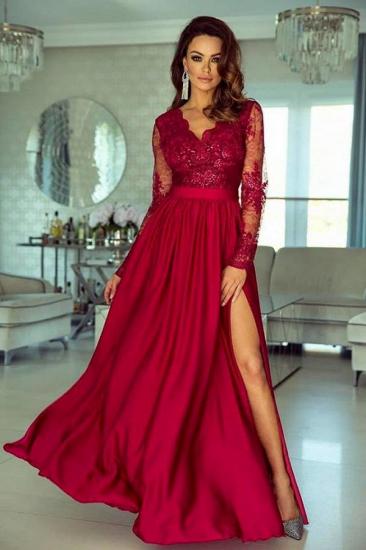 Elegantes Aline Abendkleid aus Spitze mit langen Ärmeln und Seitenschlitz