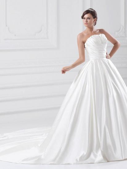 Ballkleid-Hochzeitskleid in Übergröße, trägerloses, trägerloses Satin-Brautkleid mit Hofschleppe_3