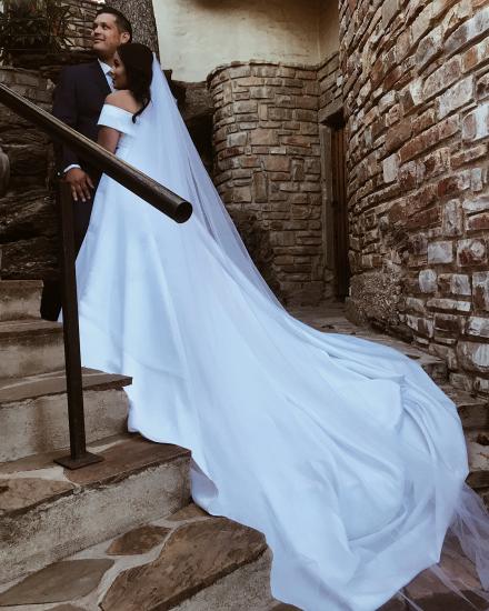 Off-the-shoulder White Ball Gown long Wedding Dresses_4